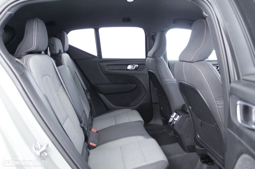 Volvo XC 40 2.0 B3 Plus Dark - 16