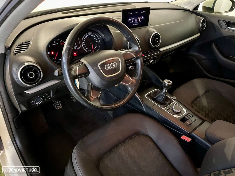 Audi A3 Sportback 1.6 TDI Advance - 13