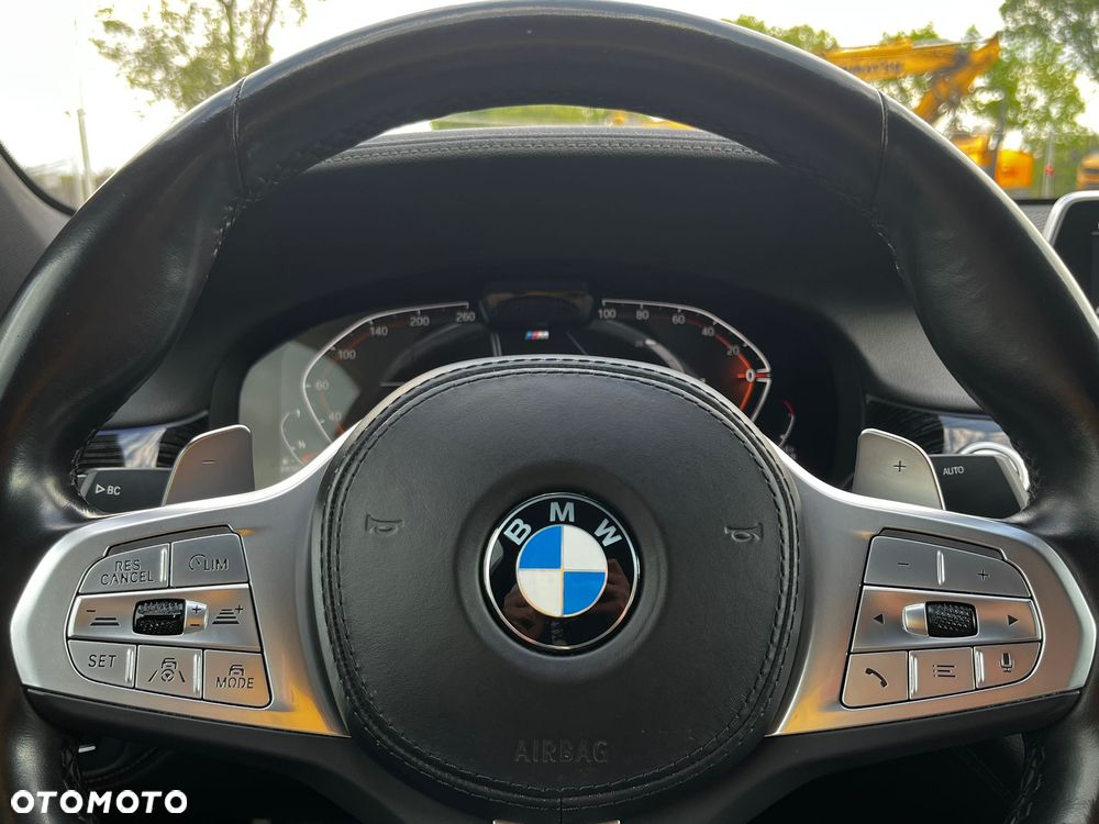 BMW Seria 7 730d xDrive mHEV - 23