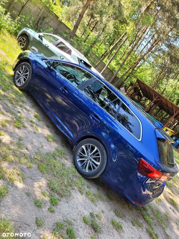 Toyota Avensis 1.8 Premium MS - 9