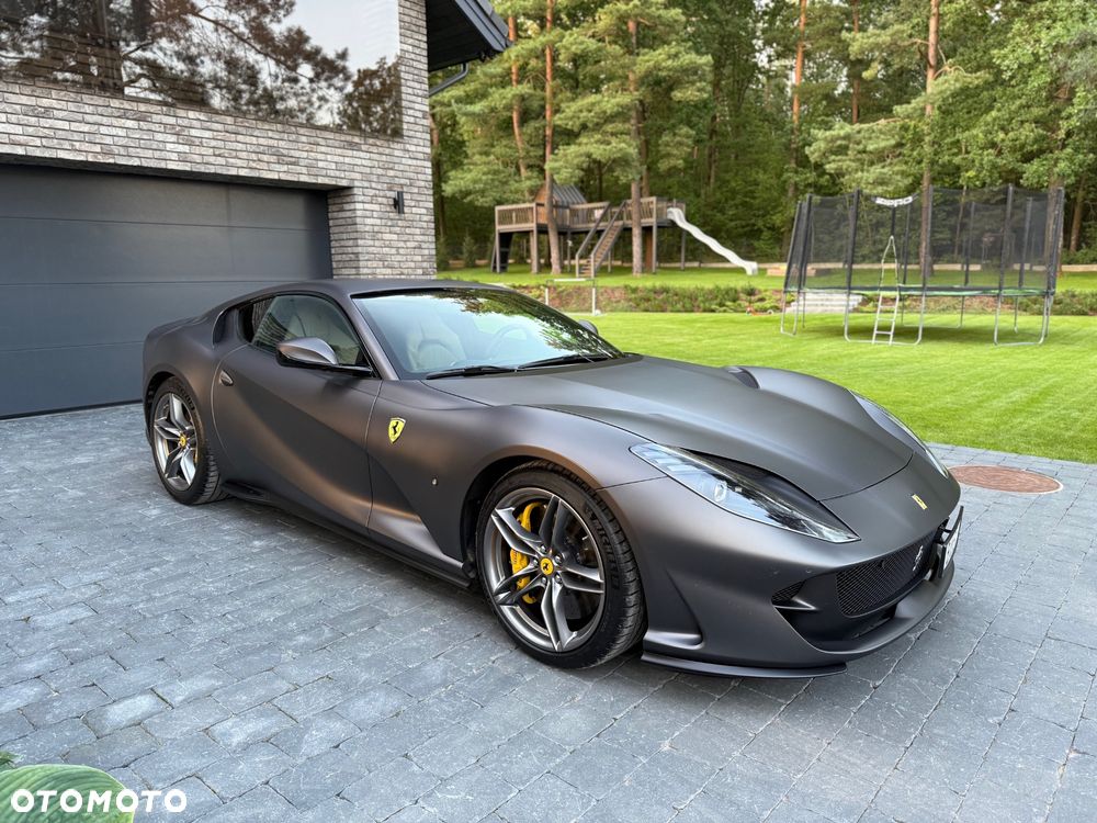 Ferrari 812 Superfast - 6