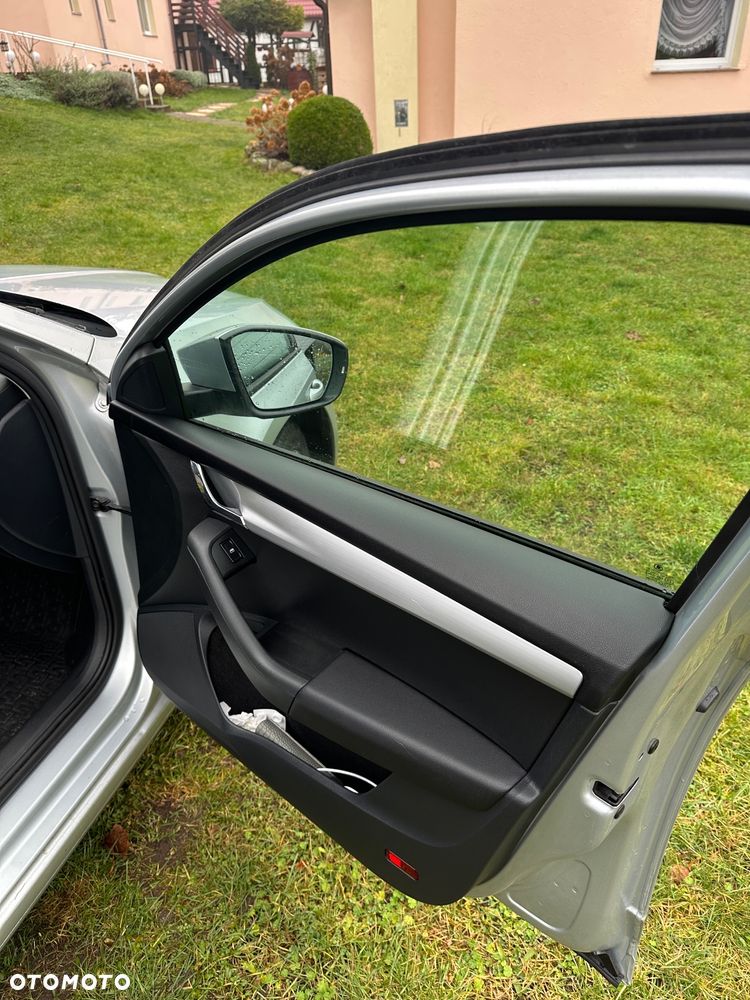 Skoda Octavia Scout 2.0 TDI 4x4 DSG - 8