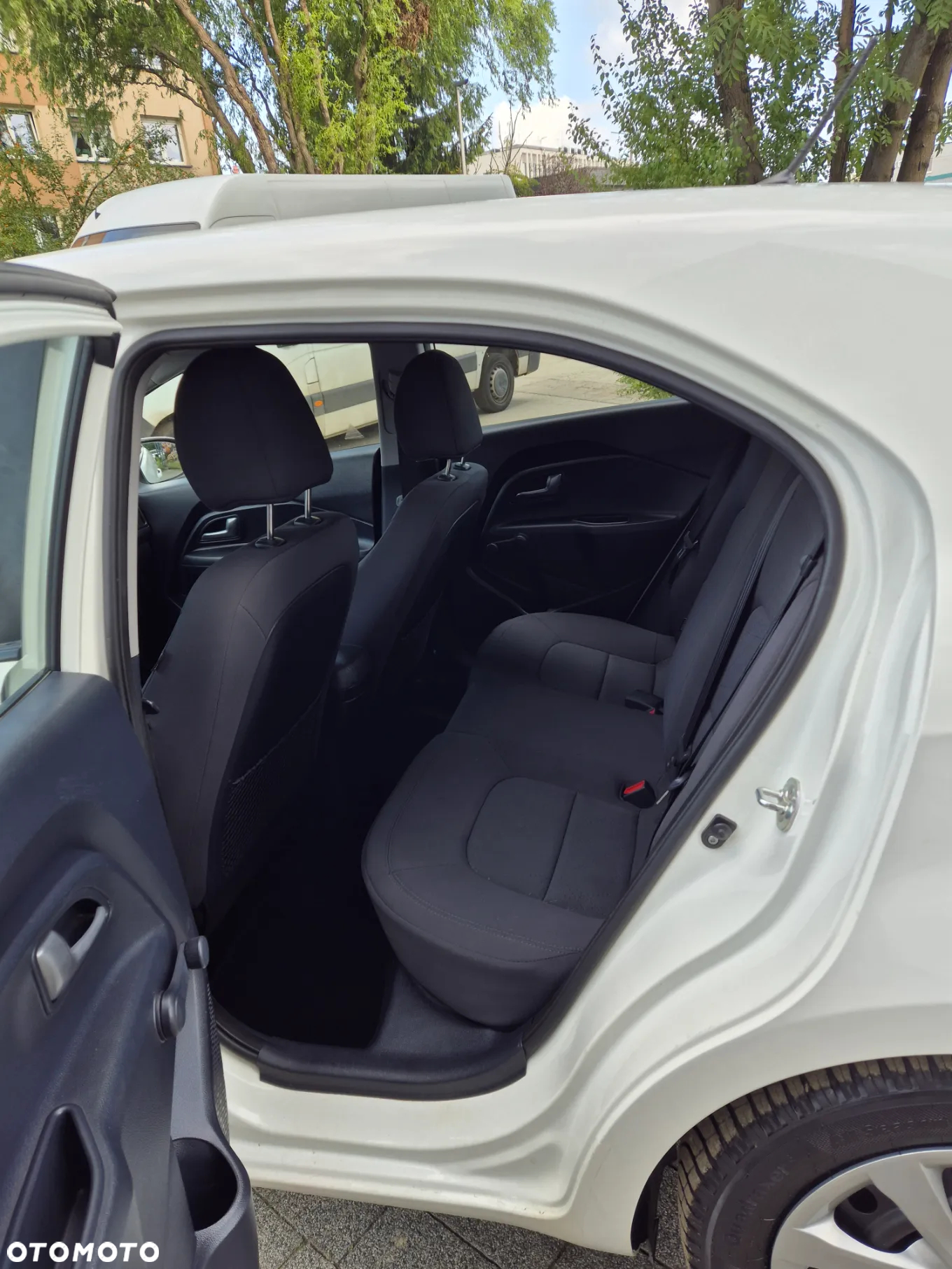 Kia Rio 1.2 L - 14