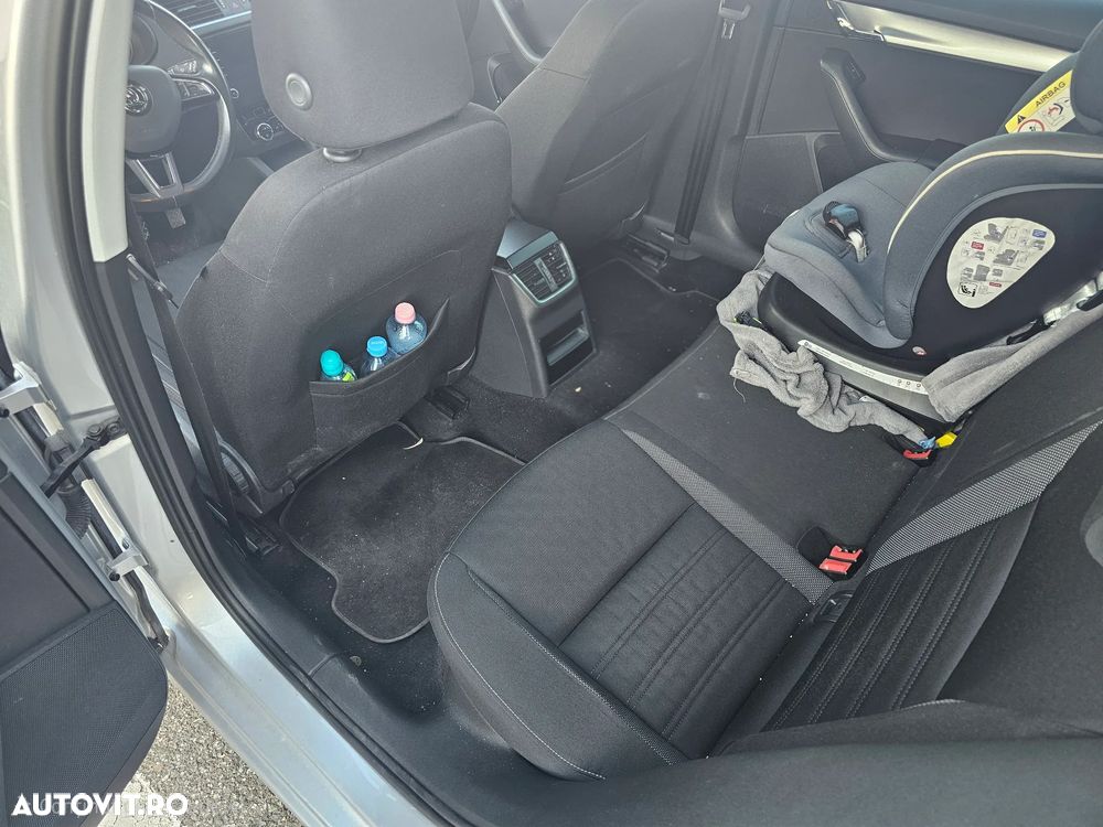 Skoda Octavia 1.6 TDI DSG Style - 6
