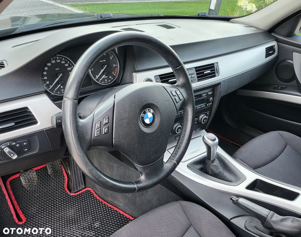BMW Seria 3 318i Edition Exclusive - 17