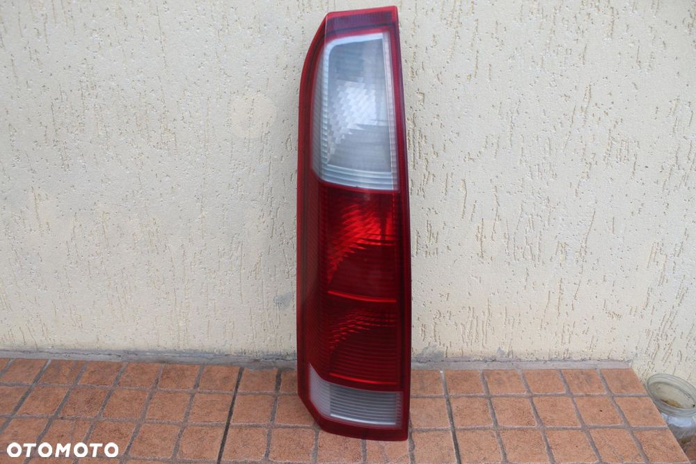 LAMPA LEWY TYŁ OPEL MERIVA A - 1