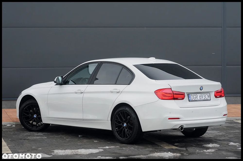 BMW Seria 3 318i - 22