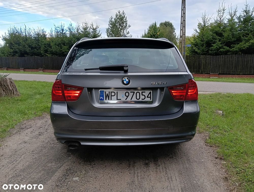 BMW Seria 3 318d DPF Touring - 9