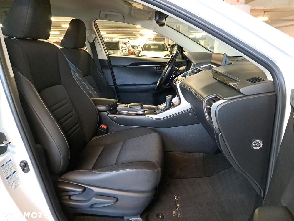 Lexus NX 300h Business Edition AWD - 12