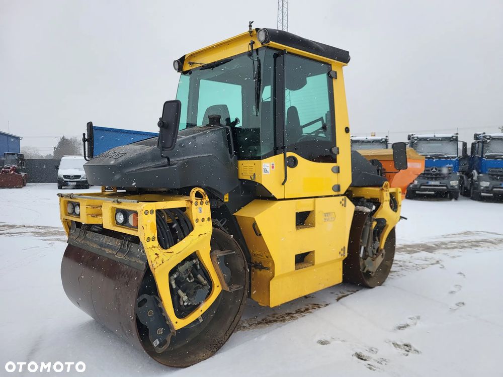 Bomag BW 154 AP 4 AM + rozsypywacz grysu z Niemiec - 5