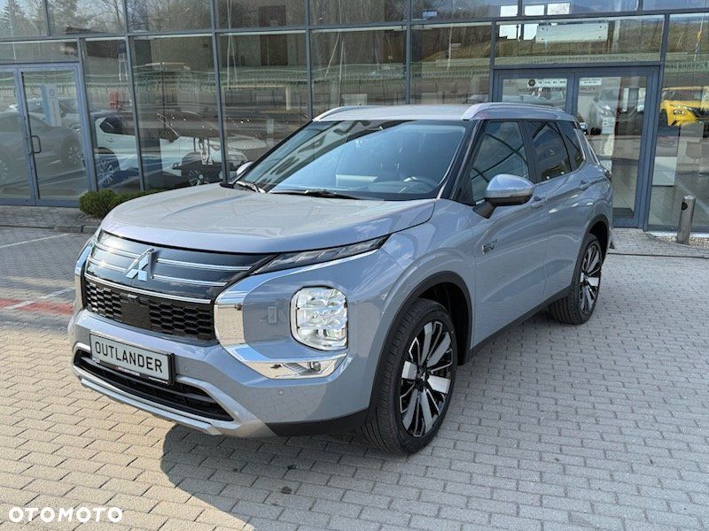 Mitsubishi Outlander - 2