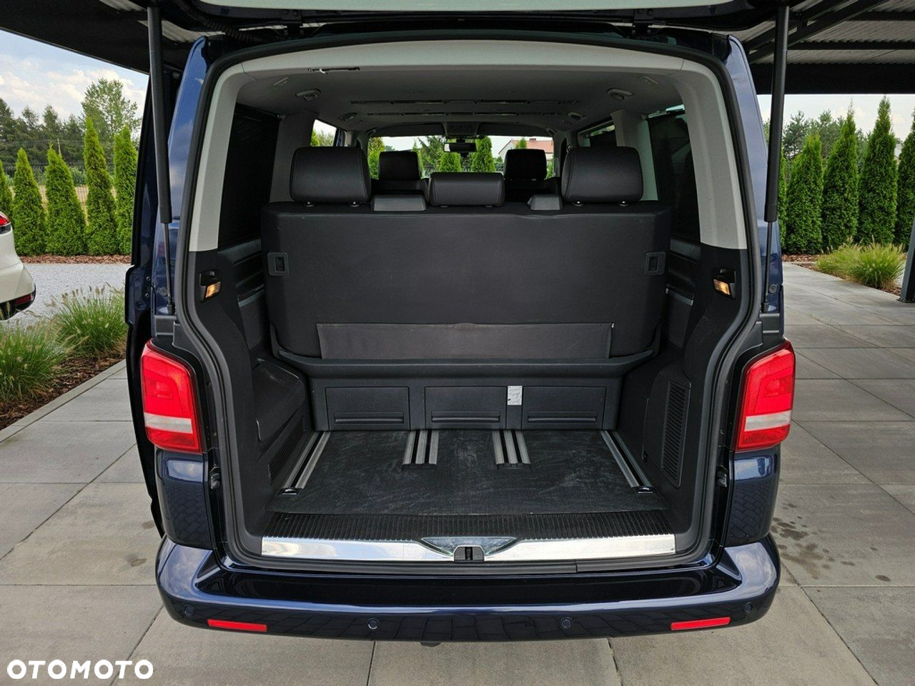 Volkswagen Multivan - 31