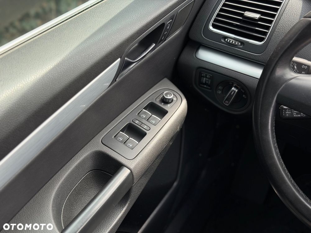 Volkswagen Sharan - 11