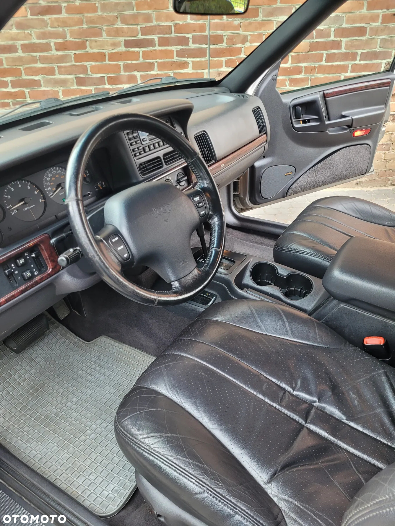 Jeep Grand Cherokee - 19