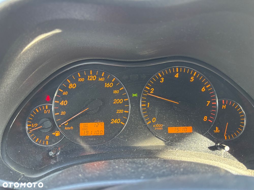 Toyota Avensis - 8