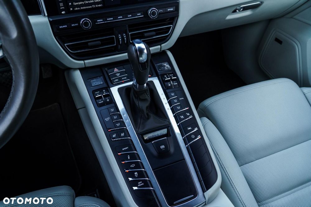 Porsche Macan Standard - 24