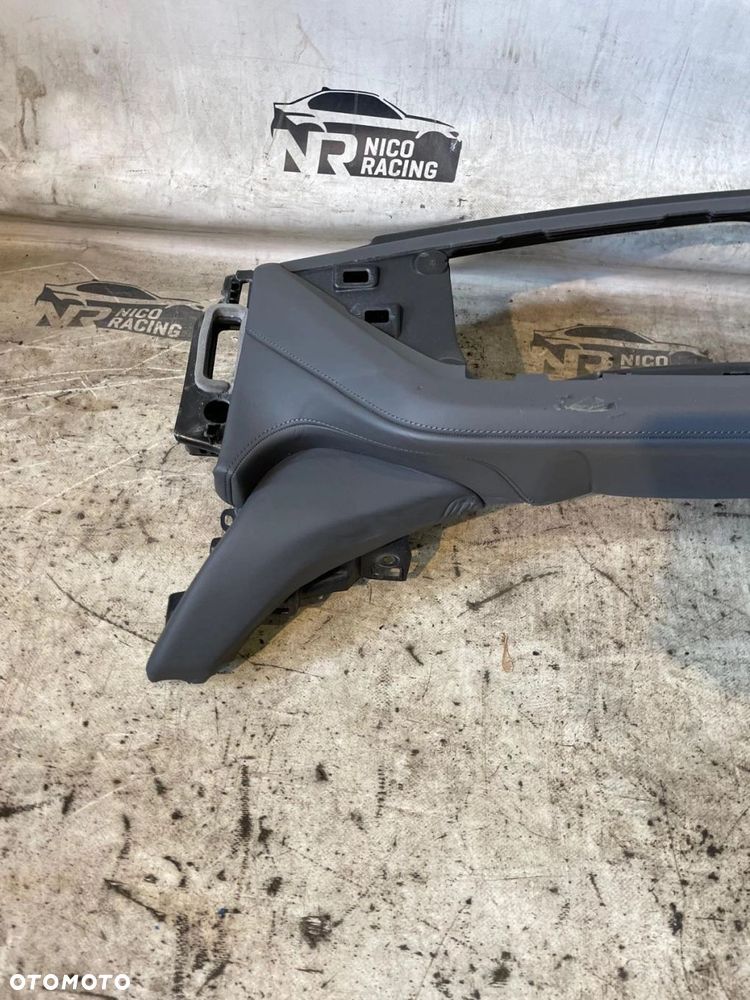 DESKA ROZDZIELCZA KOKPIT KONSOLA BMW 7 G70 LEDER ATLASGRAU HUD - 2