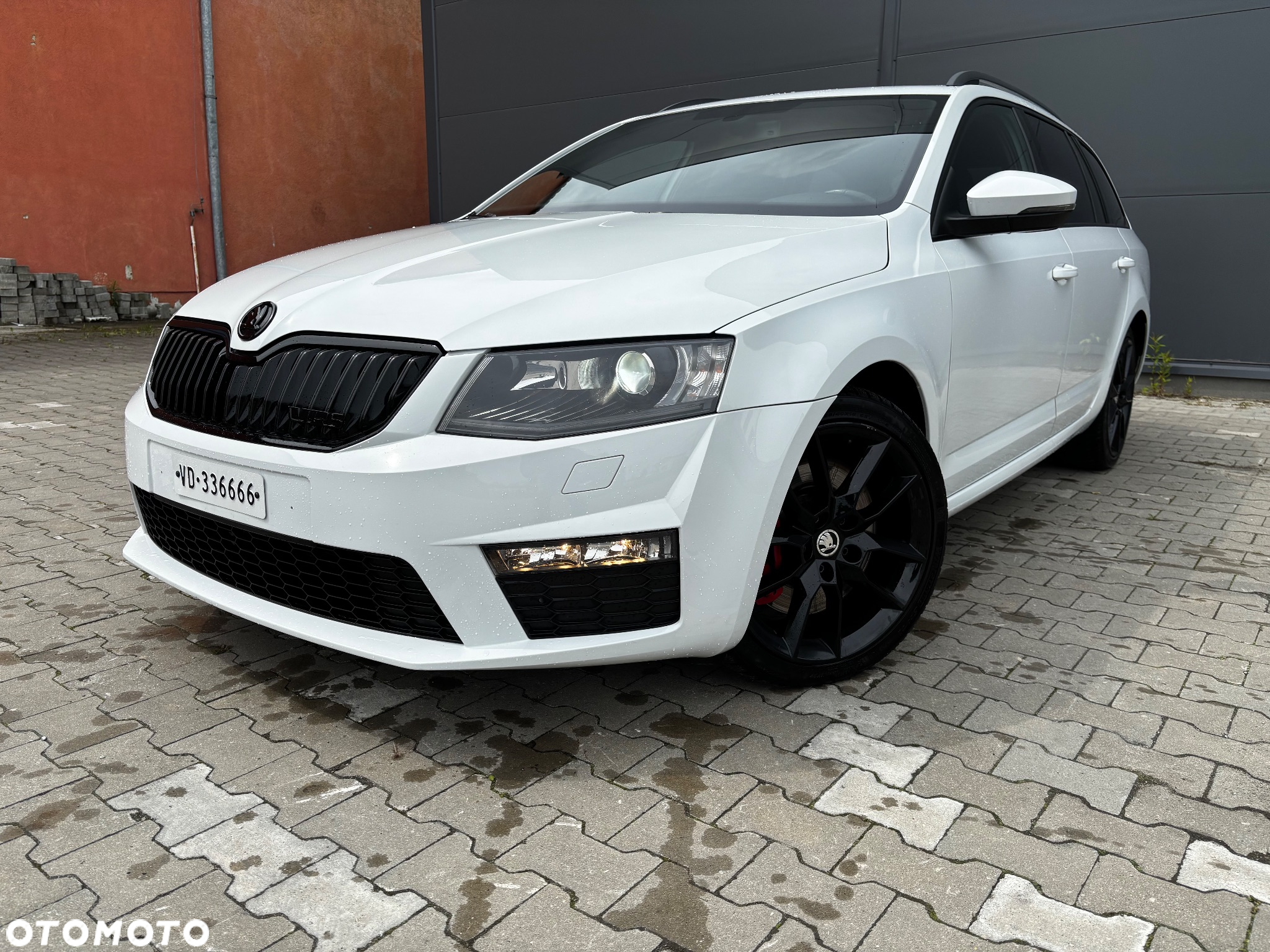 Skoda Octavia 2.0 TDI DSG RS - 2