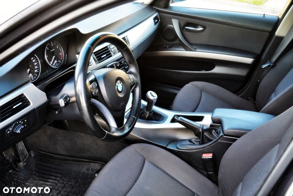 BMW Seria 3 318d - 17