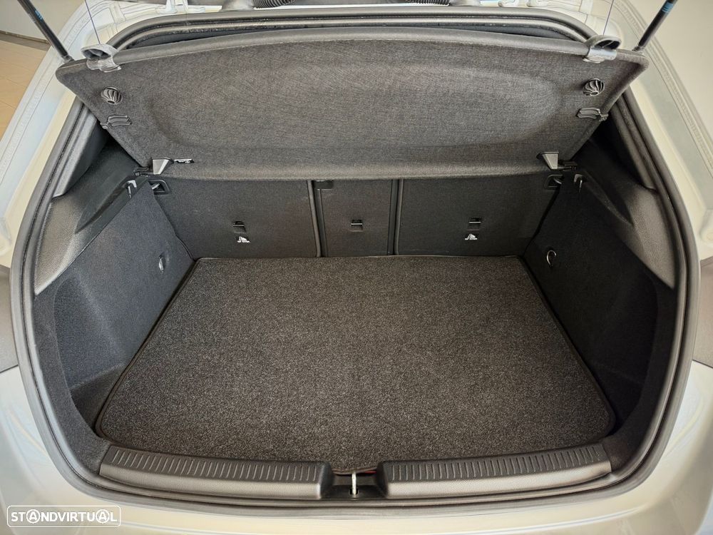 Mercedes-Benz A 250 e AMG Line - 29