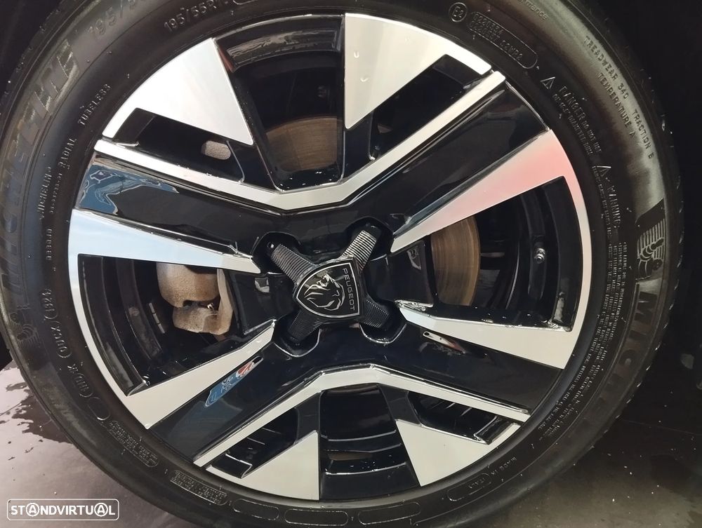 Peugeot 208 1.2 Hybrid Allure e-DCS6 - 11