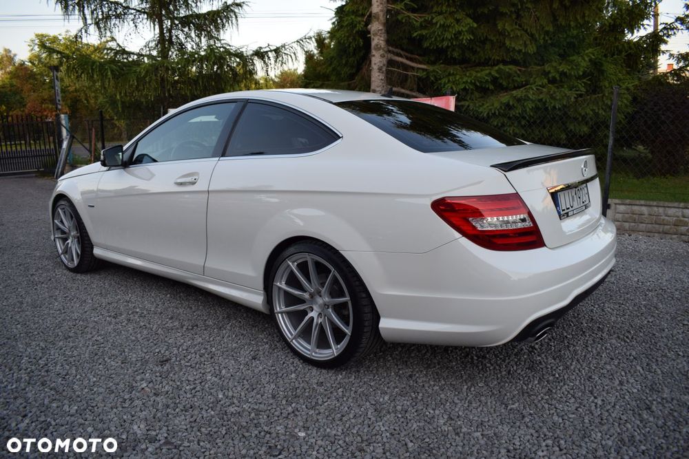 Mercedes-Benz Klasa C 180 BlueEFFICIENCY 7G-TRONIC Edition 1 - 3
