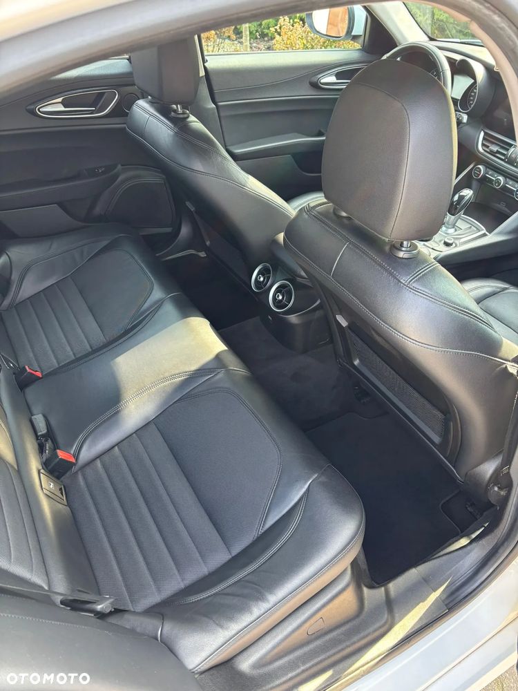 Alfa Romeo Giulia 2.2 AT8 Super - 8