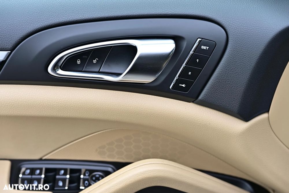 Porsche Cayenne 3.0 L - 14