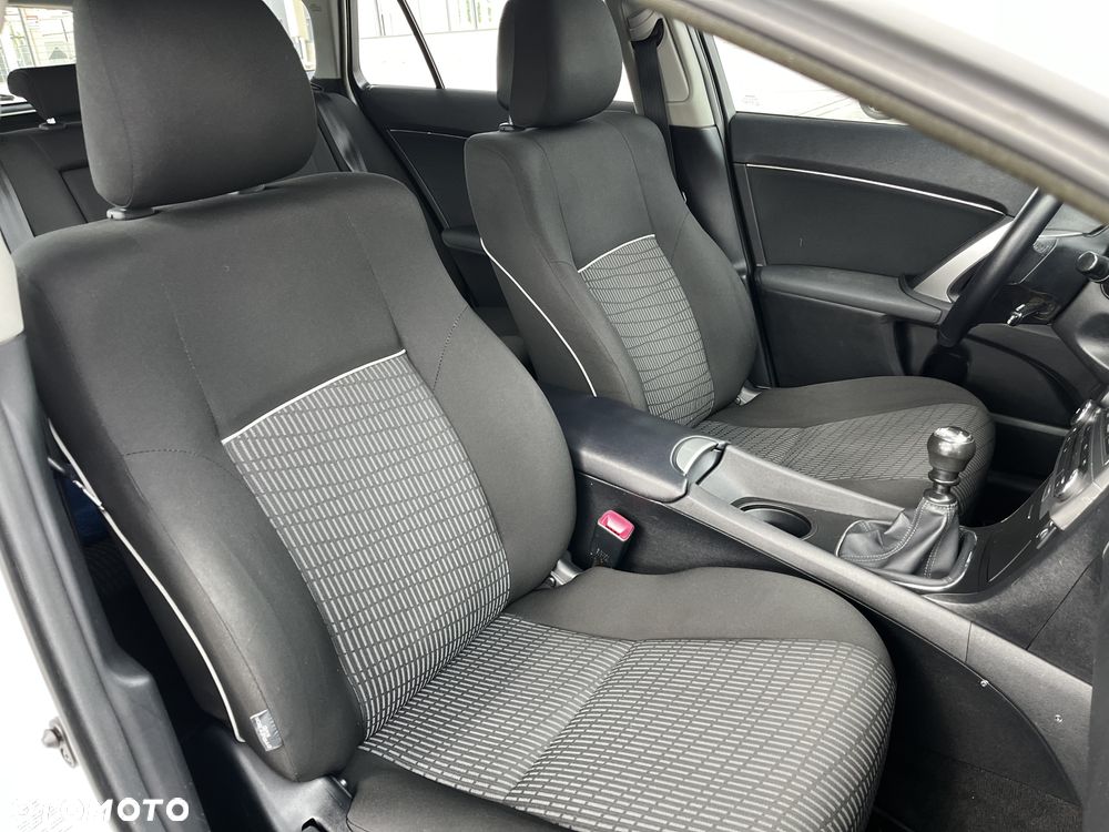 Toyota Avensis 1.6 Comfort - 27