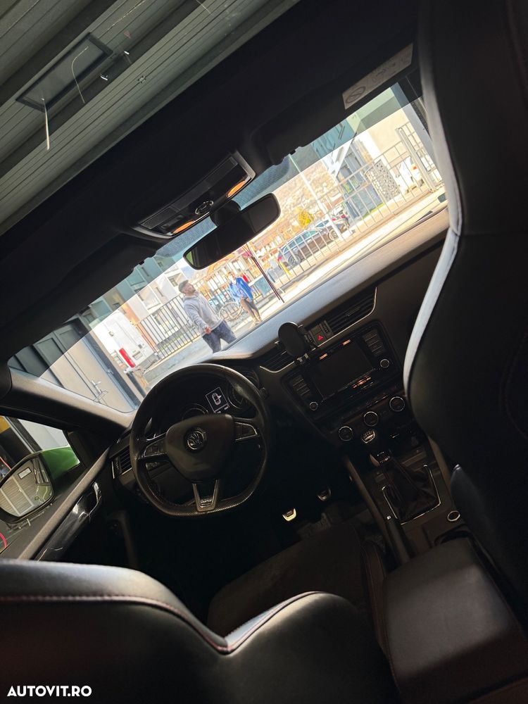 Skoda Octavia 2.0 TSI RS - 9