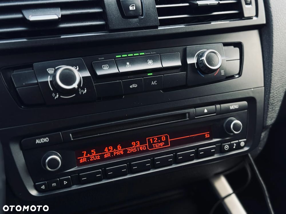 BMW Seria 1 116i - 23