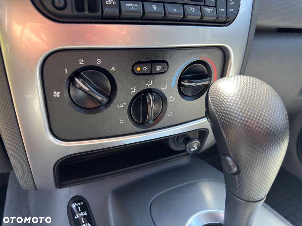 Jeep Cherokee 3.7 Limited - 29