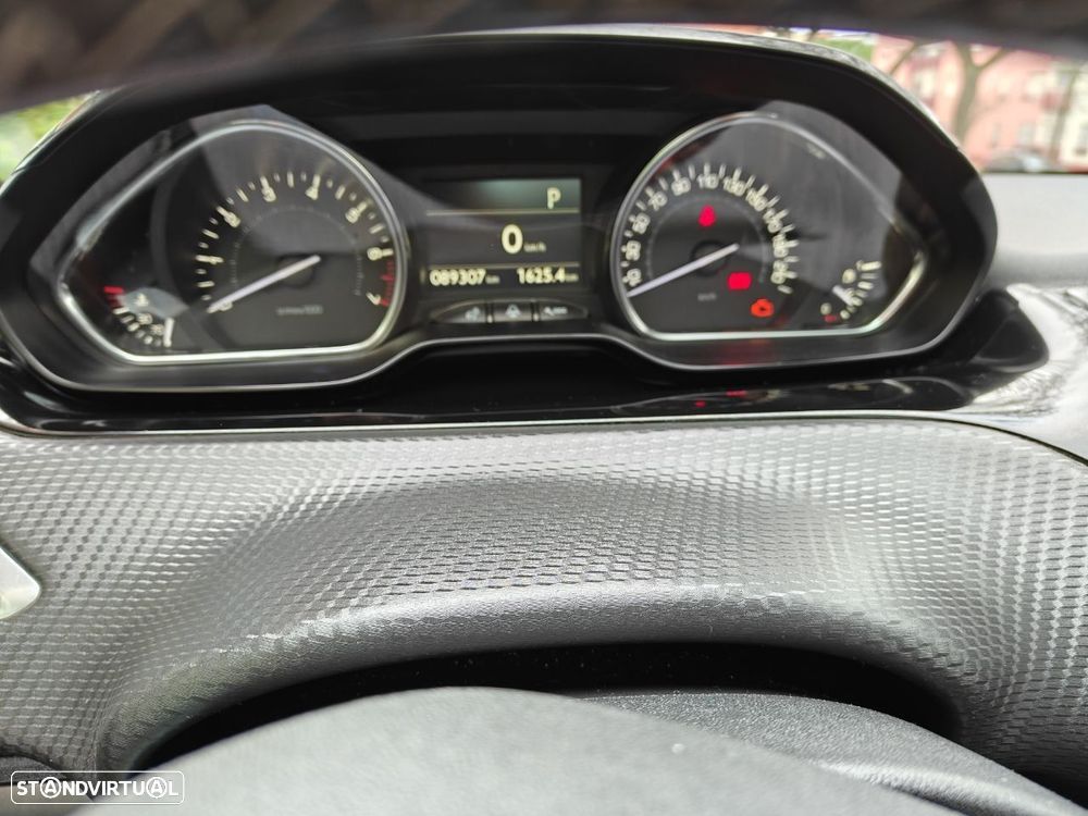 Peugeot 2008 1.2 PureTech Allure EAT6 - 6