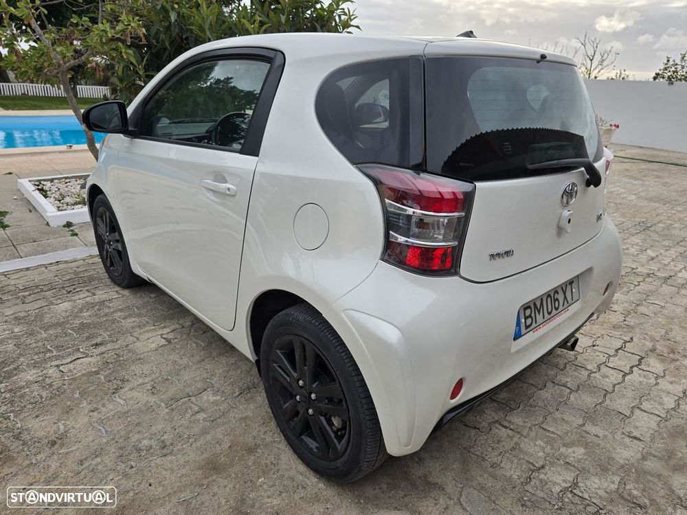 Toyota iQ 1.33 VVT-i 2 MultiDrive NAVI+Bluetooth - 18