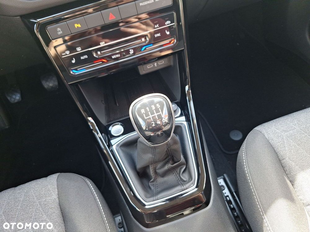 Volkswagen T-Cross - 15