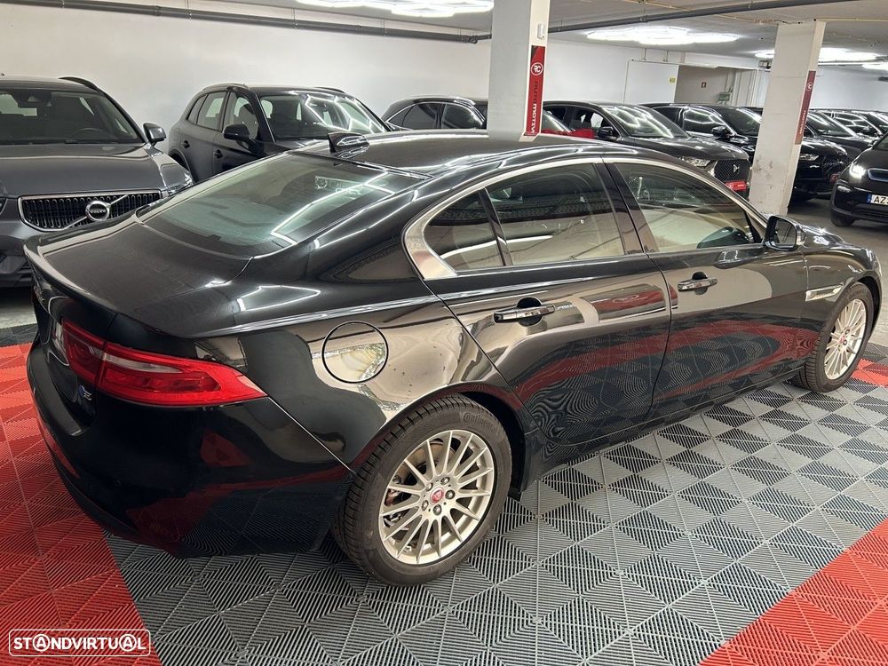 Jaguar XE 2.0 D Prestige - 7