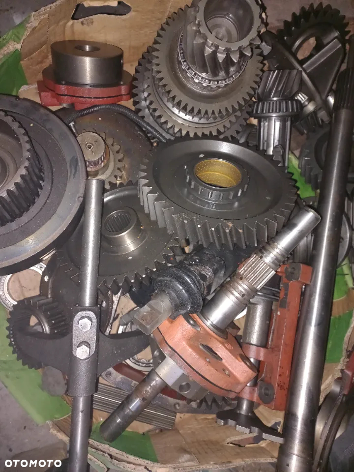 Części Massey Ferguson Skrzynia Biegów,Most,Podnośnik,Koło Zębate,Pompa,Kabina,Maska,Skrzynia pośrednia 4245,4235,4225,4335 - 3