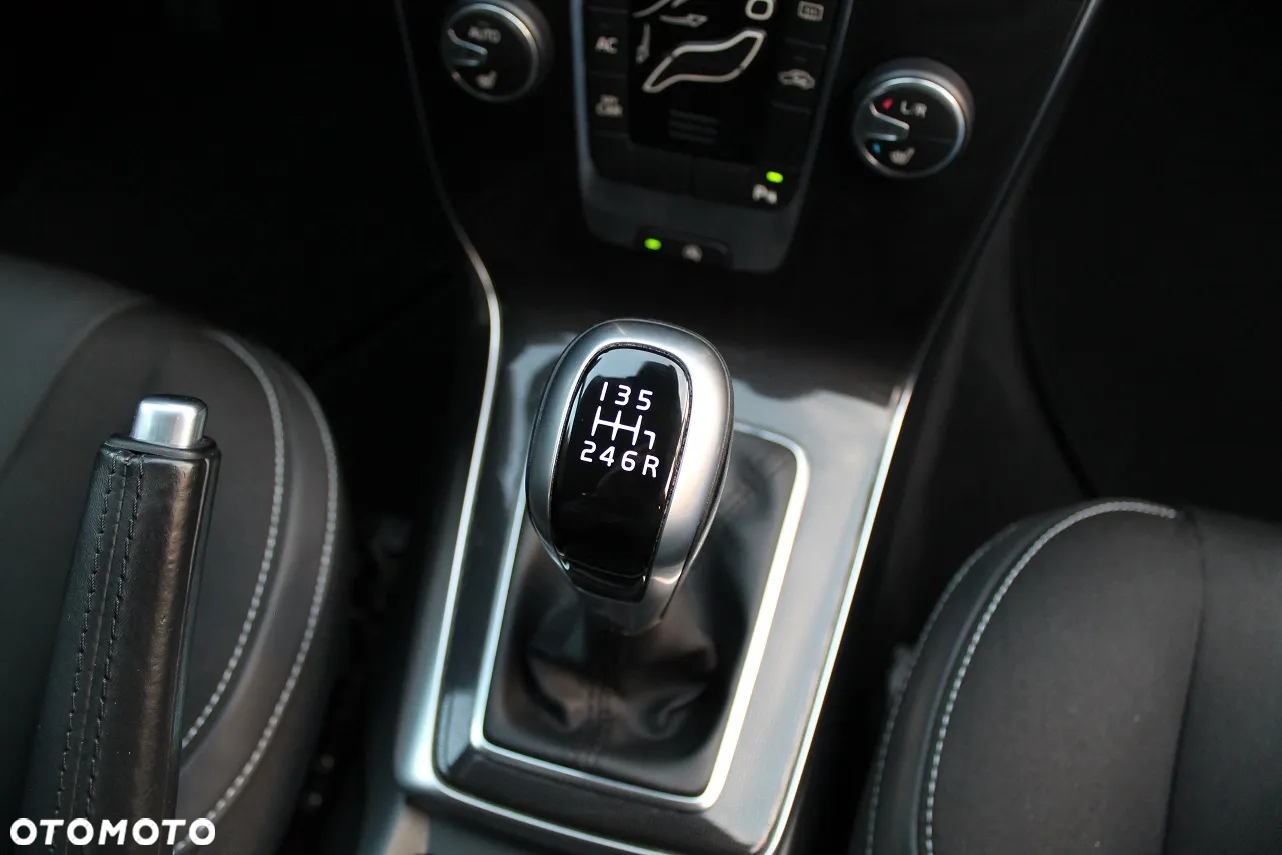 Volvo V40 D2 Momentum - 26