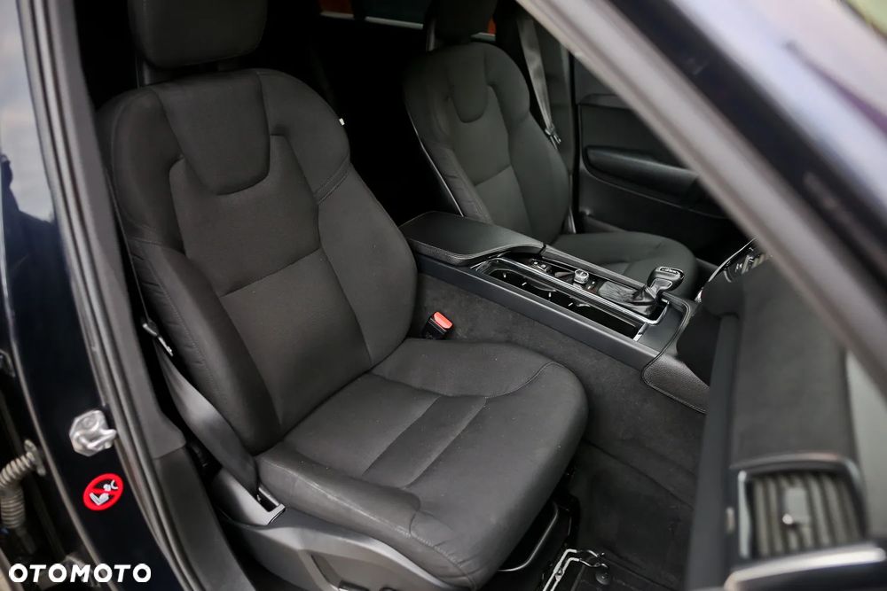 Volvo XC 90 D5 AWD Geartronic Momentum - 27