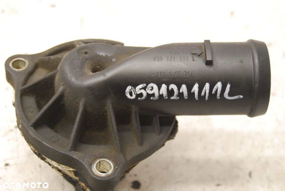 OBUDOWA TERMOSTATU 059121111L AUDI A4 B7 2.7 TDI A6 C6 - 3