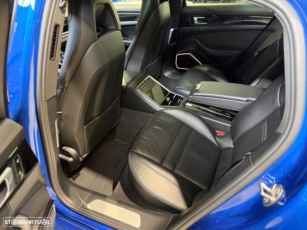 Porsche Panamera 4 E-Hybrid - 22