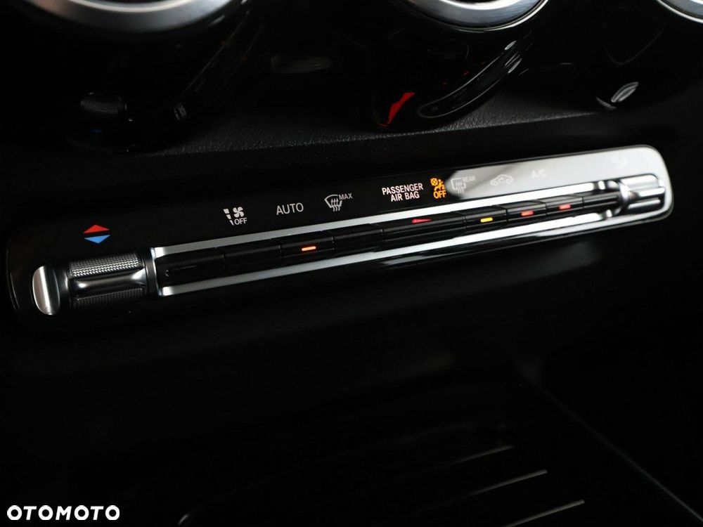 Mercedes-Benz GLB 200 d Progressive 8G-DCT - 29