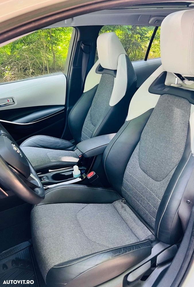 Toyota Corolla 2.0 HSD Exclusive Plus GR Sport Bi-Tone - 14