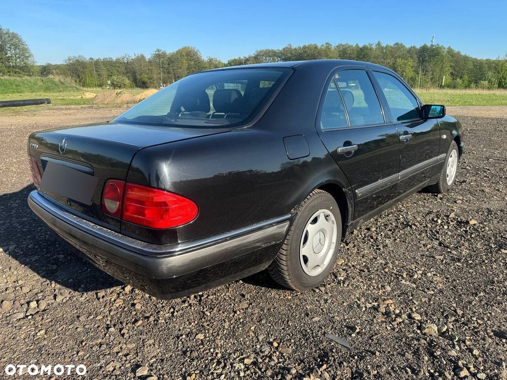 Mercedes-Benz Klasa E - 9