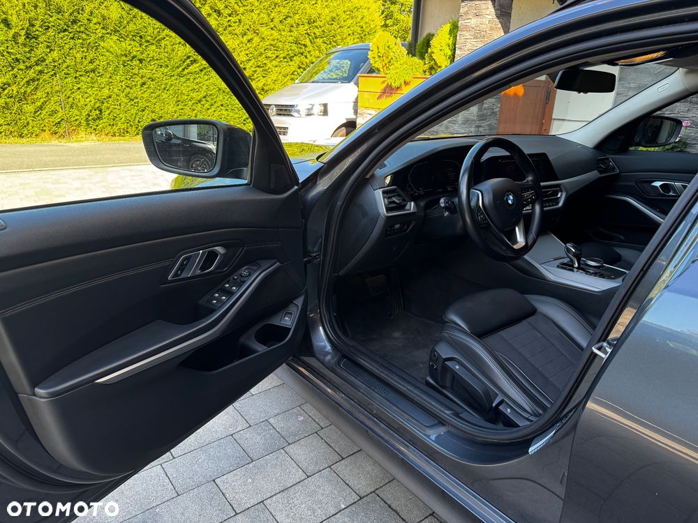 BMW Seria 3 320d xDrive Edition Luxury Line Purity - 18