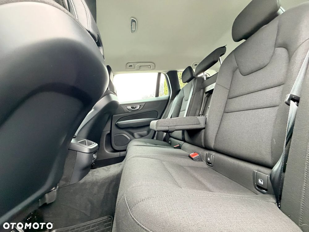 Volvo V60 B3 B Momentum Core - 18