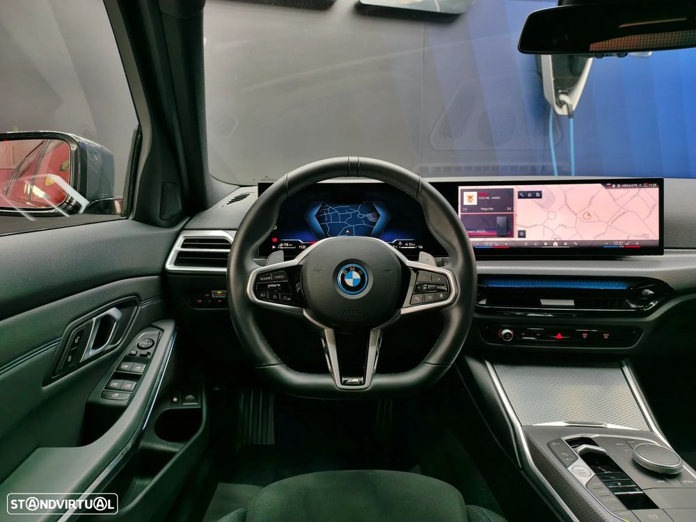BMW 330 e Pack Desportivo M Pro Auto - 23