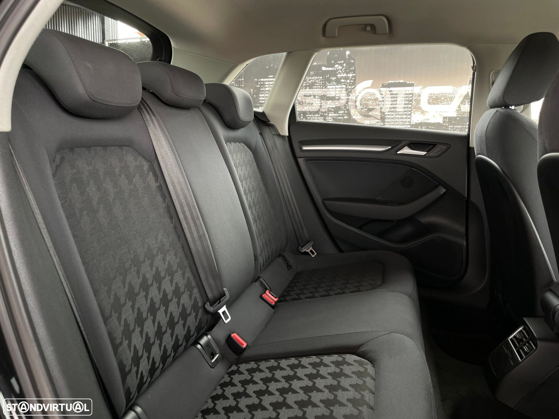 Audi A3 Sportback 1.6 TDI Attraction Ultra - 14