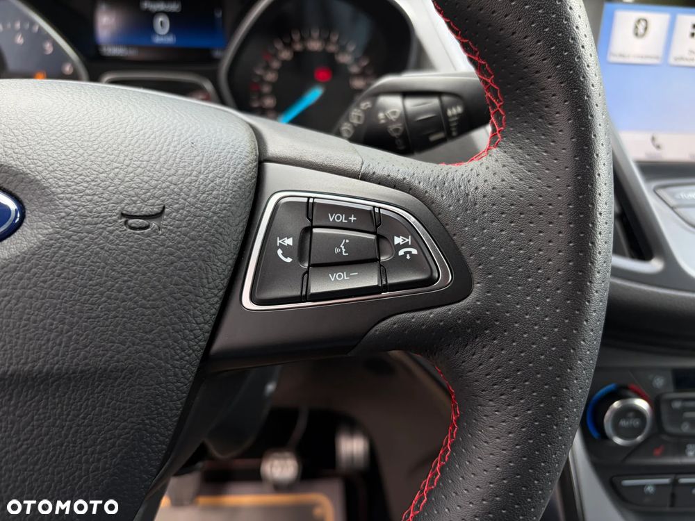 Ford Kuga 1.5 EcoBoost 2x4 ST-Line - 24