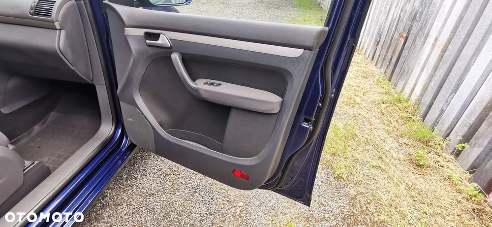 Volkswagen Touran 2.0 TDI Highline - 17